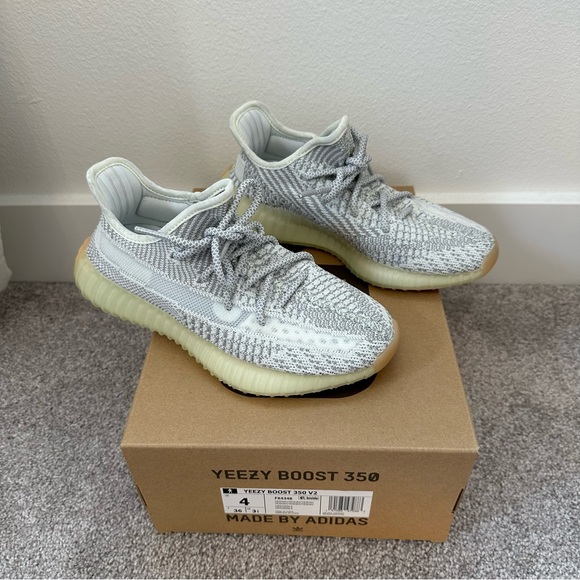 yeshaya reflective on feet